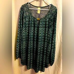 Faded Glory dressy top. 4X(26W-28W). 95% polyester/5% spandex.